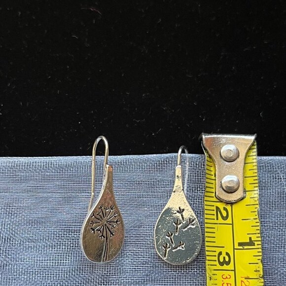 NEW Silvertone Teardrop Dandelions Earings - Picture 3 of 4